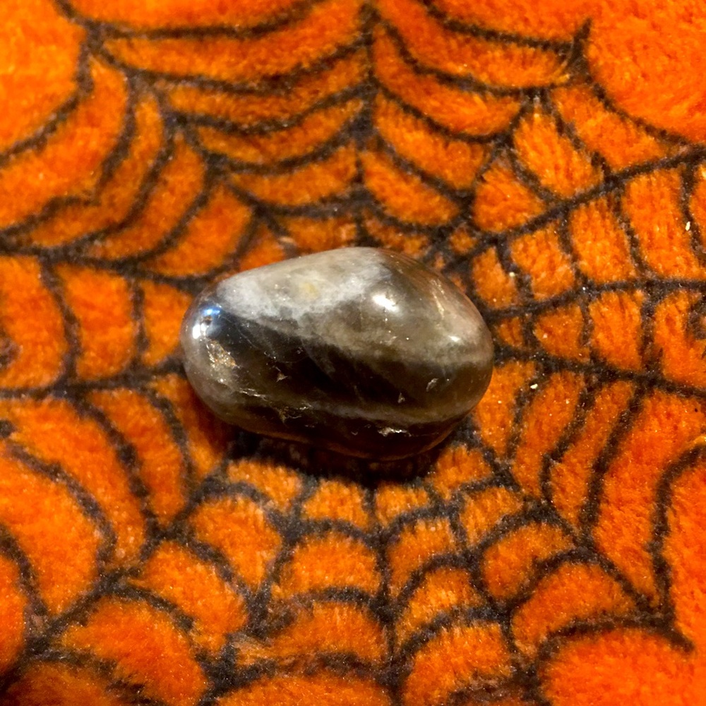 NEW🔮Onyx stone, small in size, colors vary from black or black and white.